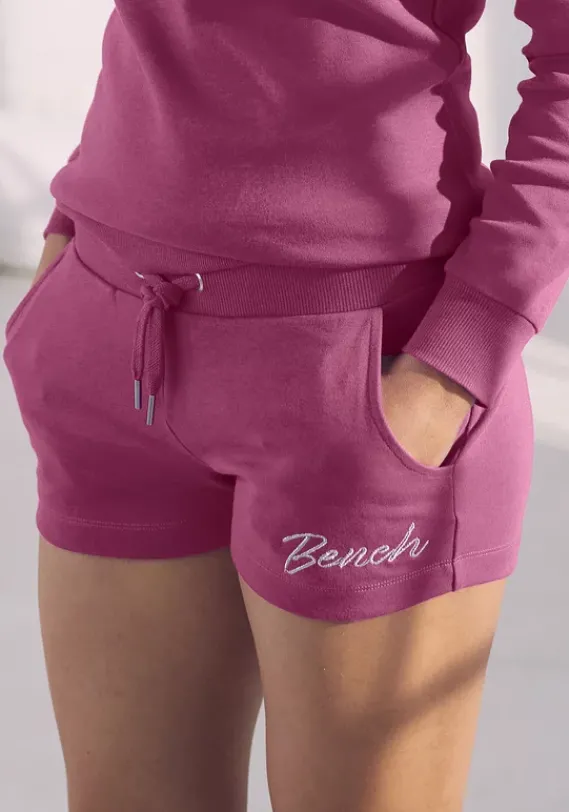 Nachhaltige Homewear|Bench. Sweatshorts Beere