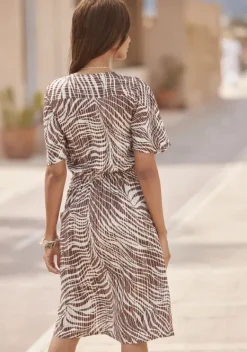 Kurze Kleider|LASCANA Wickelkleid Braun-Lindgrun Bedruckt